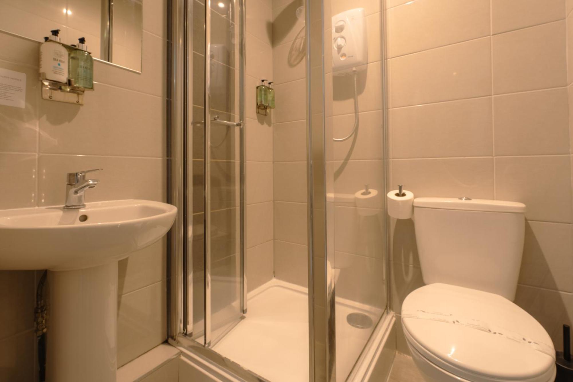 West Port Hotel Лінлітґоу Екстер'єр фото