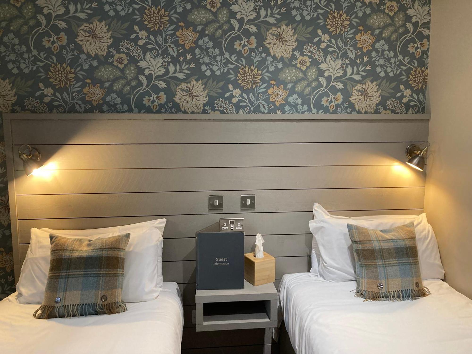 West Port Hotel Лінлітґоу Екстер'єр фото
